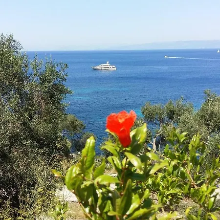 Paxos Sunrise מלון דירות
